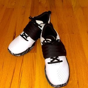 Under Armour Basket Ball Sneakers